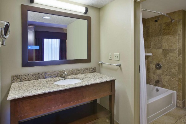 Hampton Inn Brockport image 16